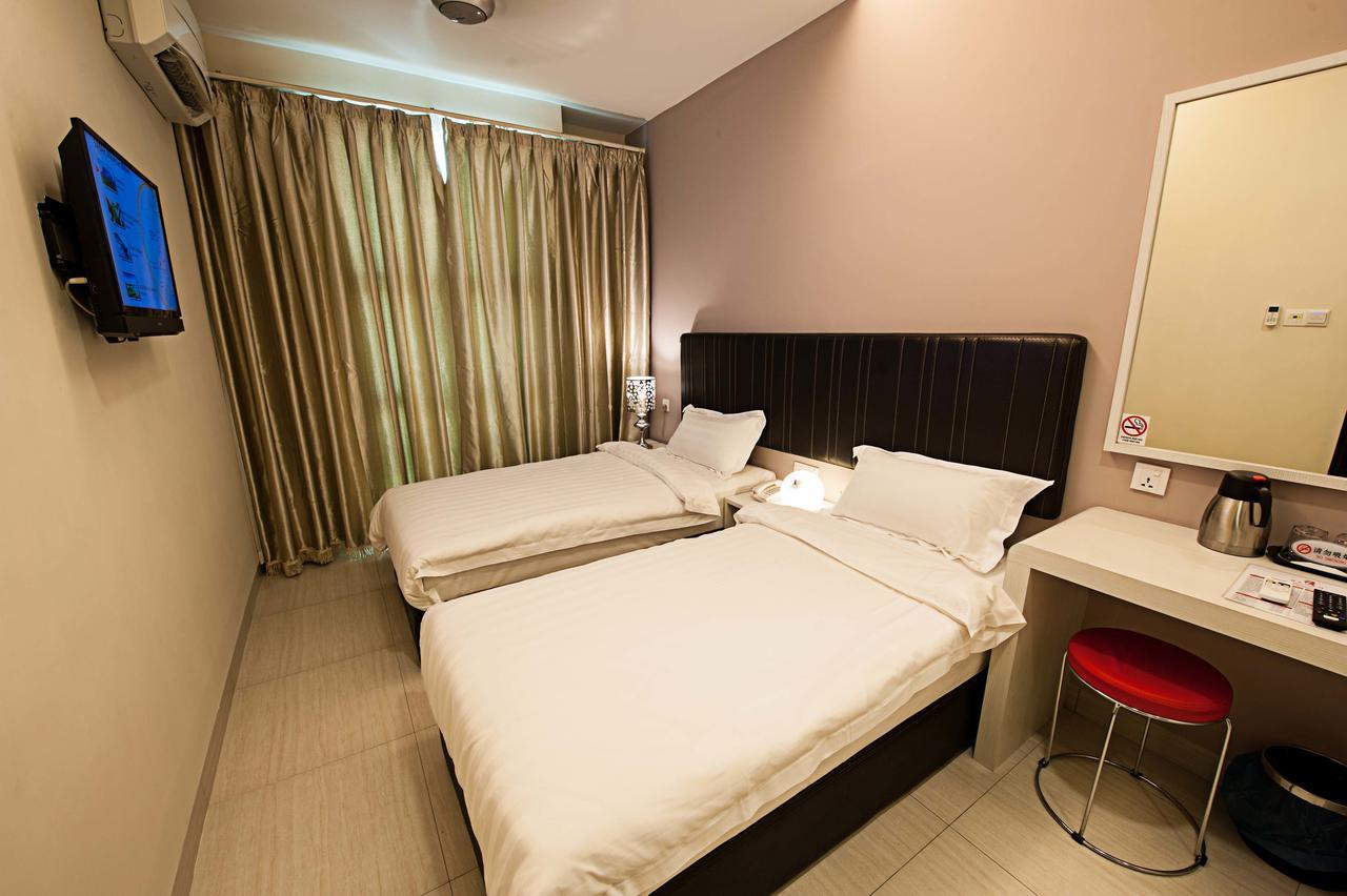 Seven Hotel Putatan Екстериор снимка