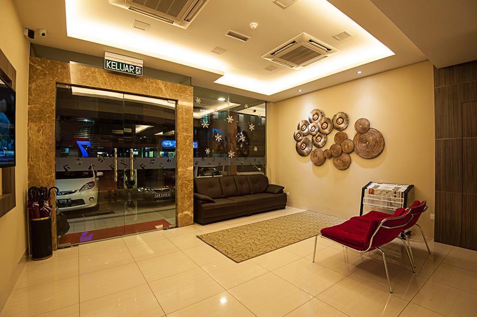 Seven Hotel Putatan Екстериор снимка
