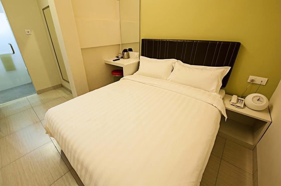 Seven Hotel Putatan Екстериор снимка