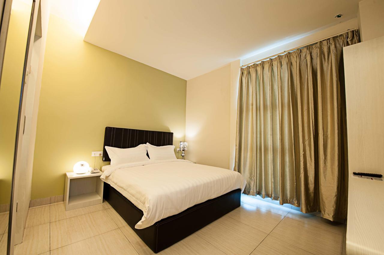 Seven Hotel Putatan Екстериор снимка
