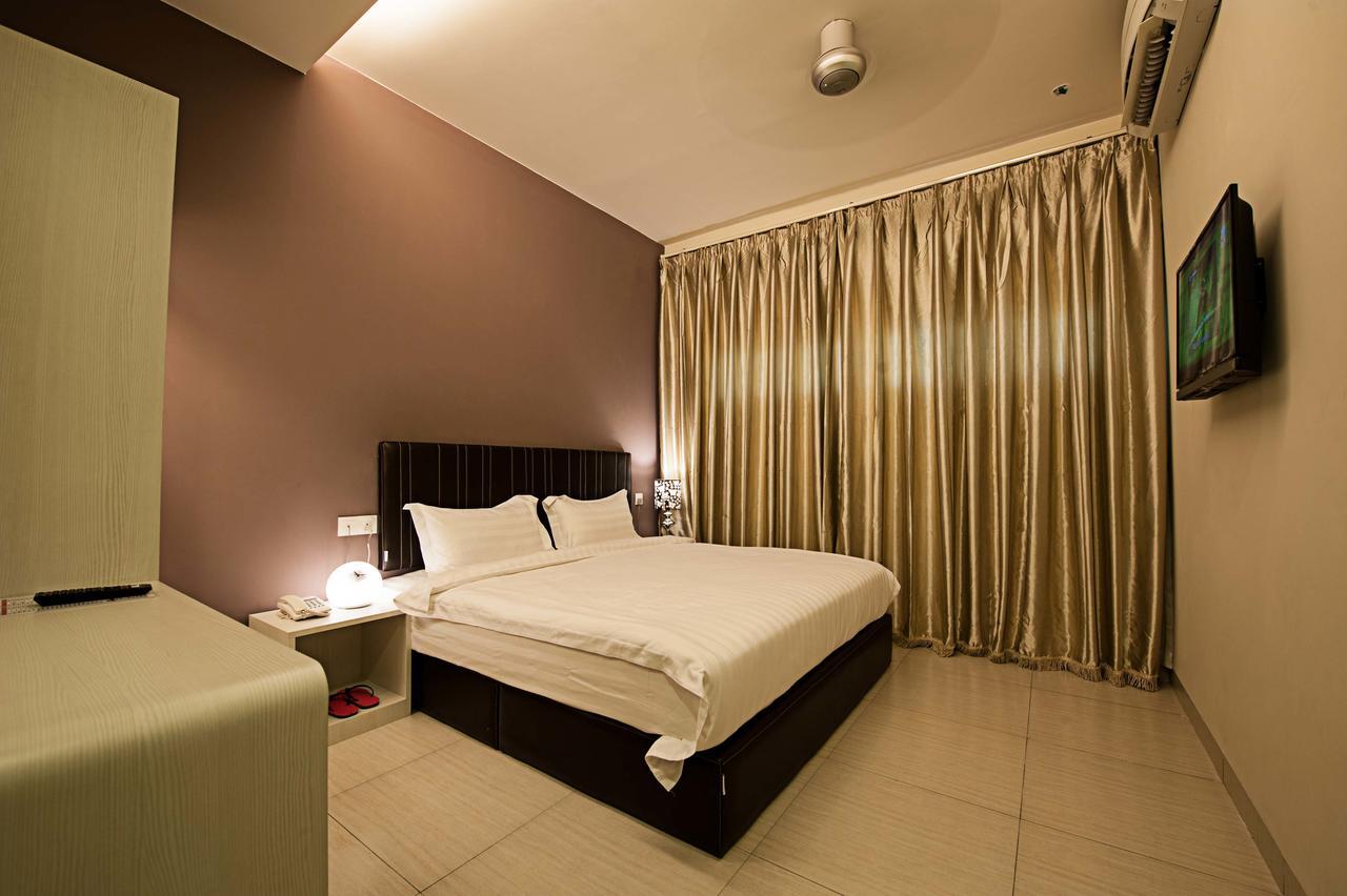 Seven Hotel Putatan Екстериор снимка
