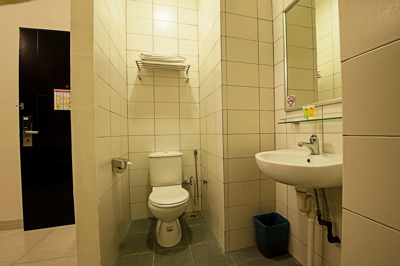 Seven Hotel Putatan Екстериор снимка