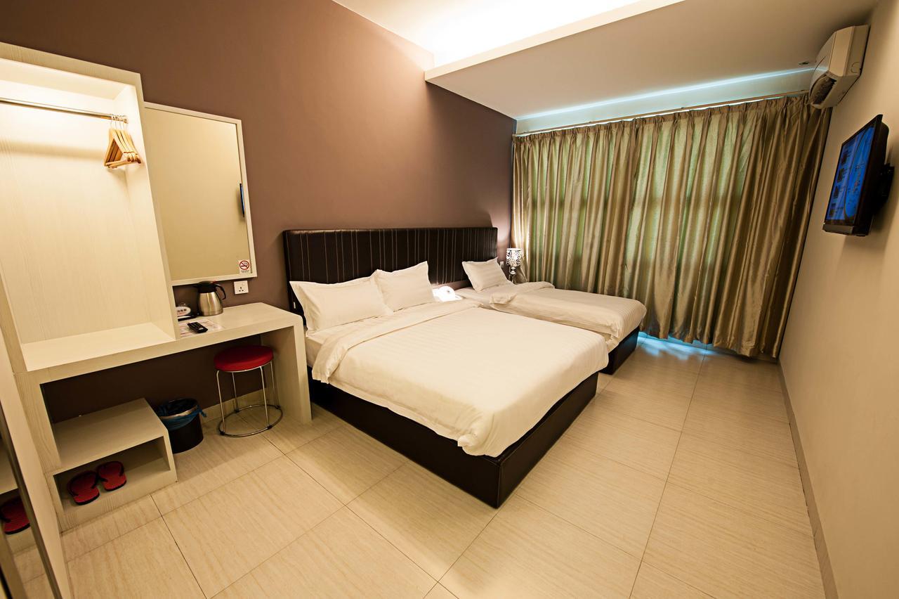 Seven Hotel Putatan Екстериор снимка