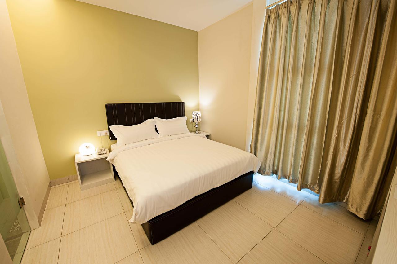 Seven Hotel Putatan Екстериор снимка