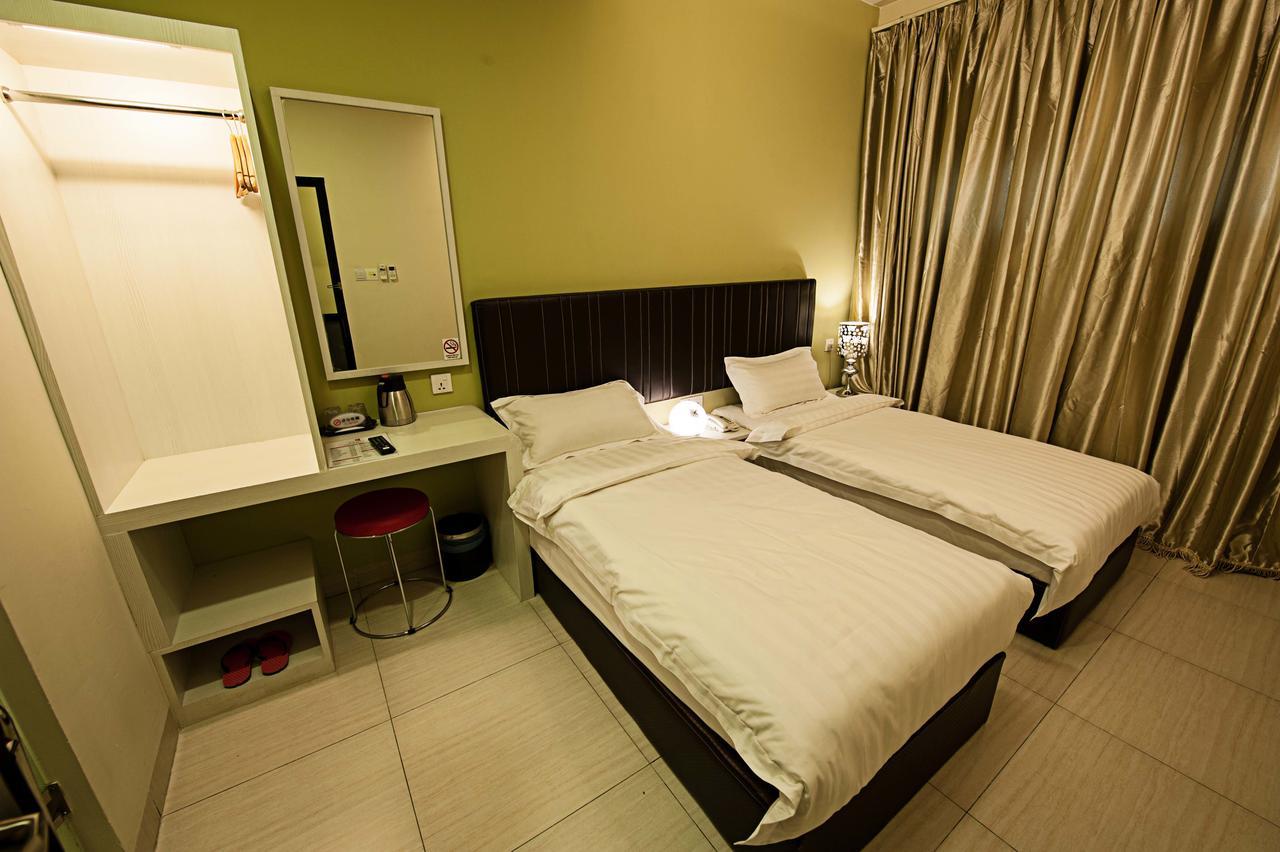 Seven Hotel Putatan Екстериор снимка