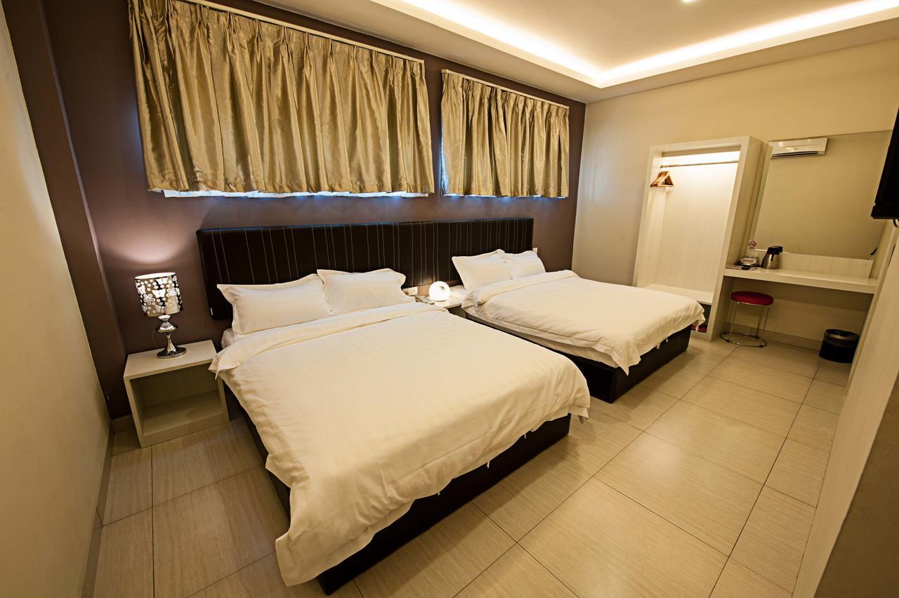 Seven Hotel Putatan Екстериор снимка