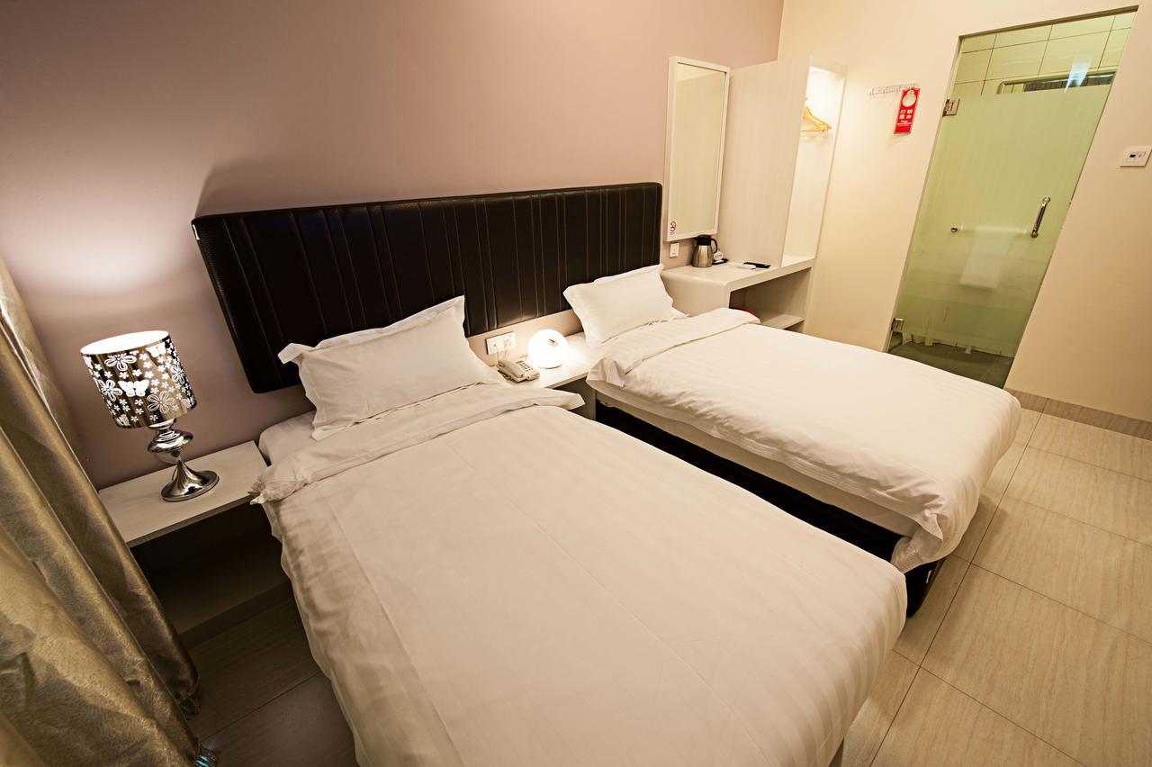 Seven Hotel Putatan Екстериор снимка