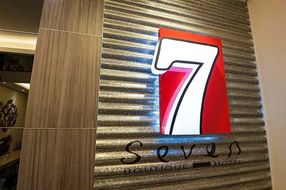 Seven Hotel Putatan Екстериор снимка